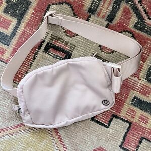Lululemon Everywhere Belt Bag Light Pink